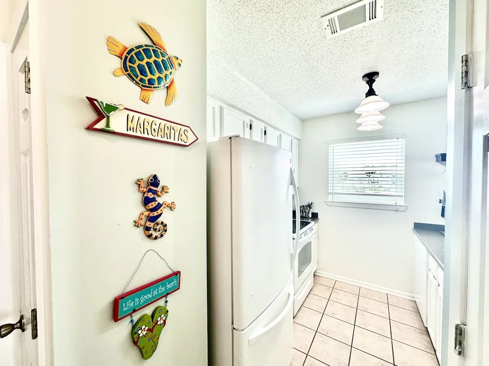 Island Cottage 1 Bedroom Townhouse by RedAwning