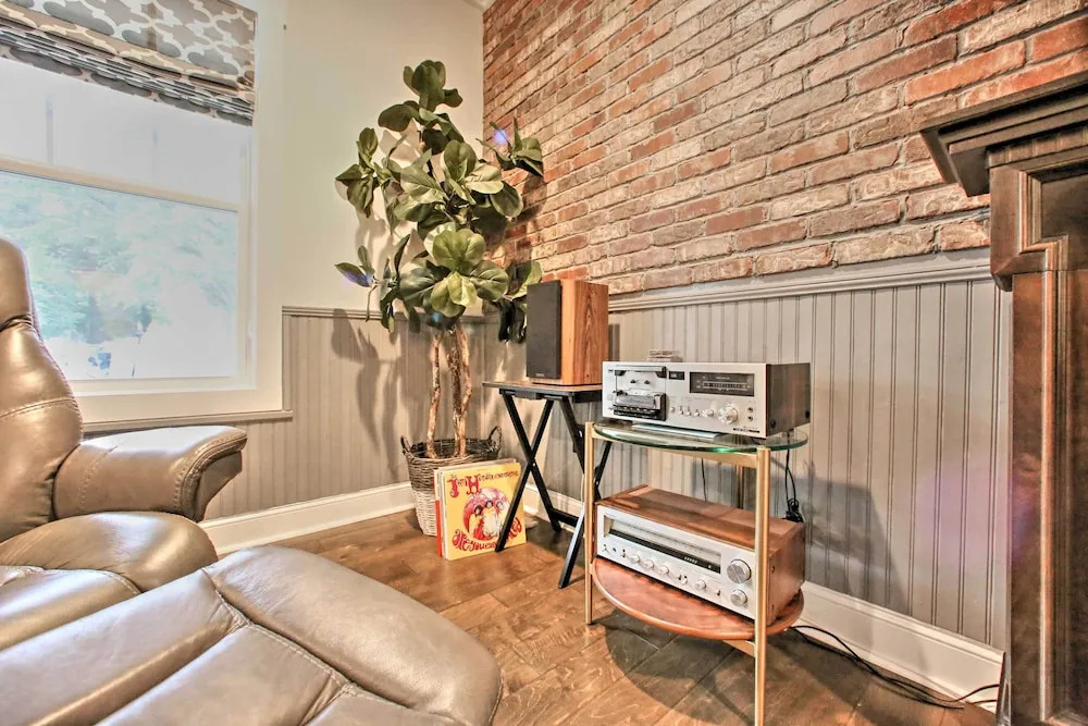 2 Mi to Downtown: Luxe Greenville Retreat!