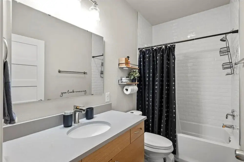 Spacious 3BR w Parking Pet Friendly