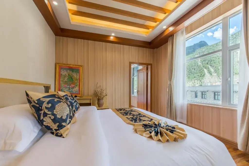 Minyoun Rezen Retreat Yading Daocheng