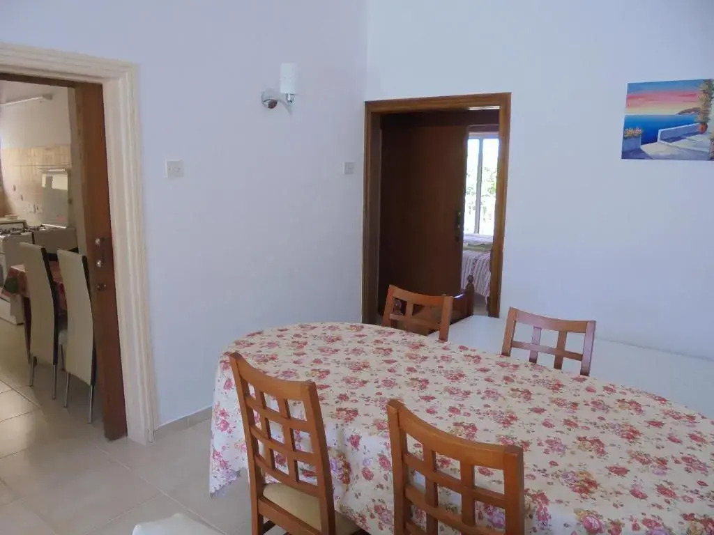 Niki Court Holiday Apartments