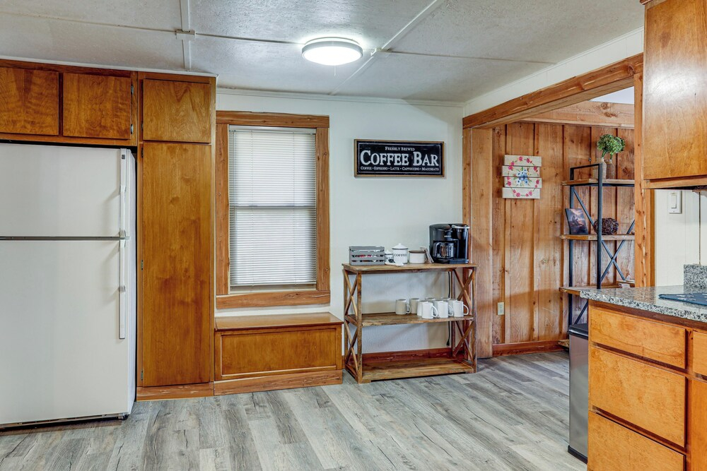 1/2 Mi to State Park! Riverfront Ozarks Retreat