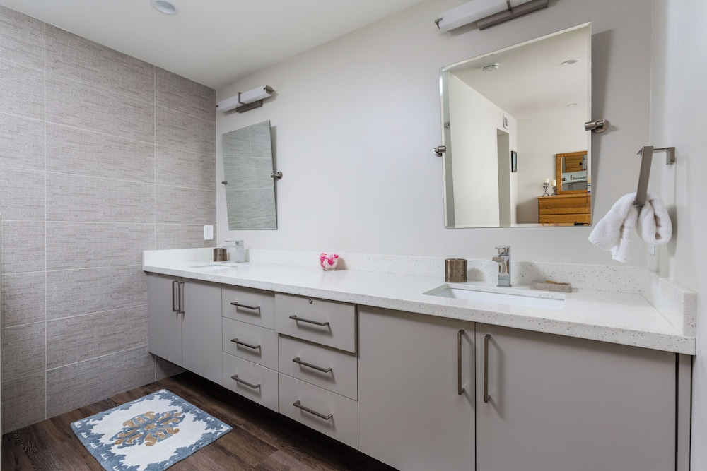 Scottsdale - 4950 N Miller Rd, Unit 230