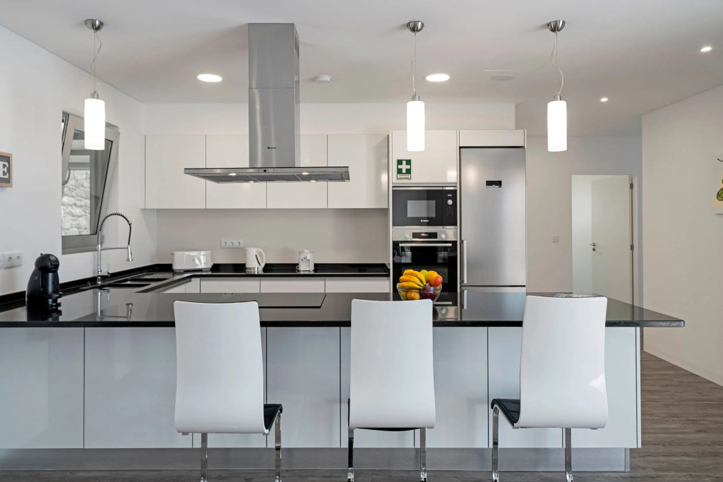 Beautiful Modern Villa in Calheta – CalhetaScape