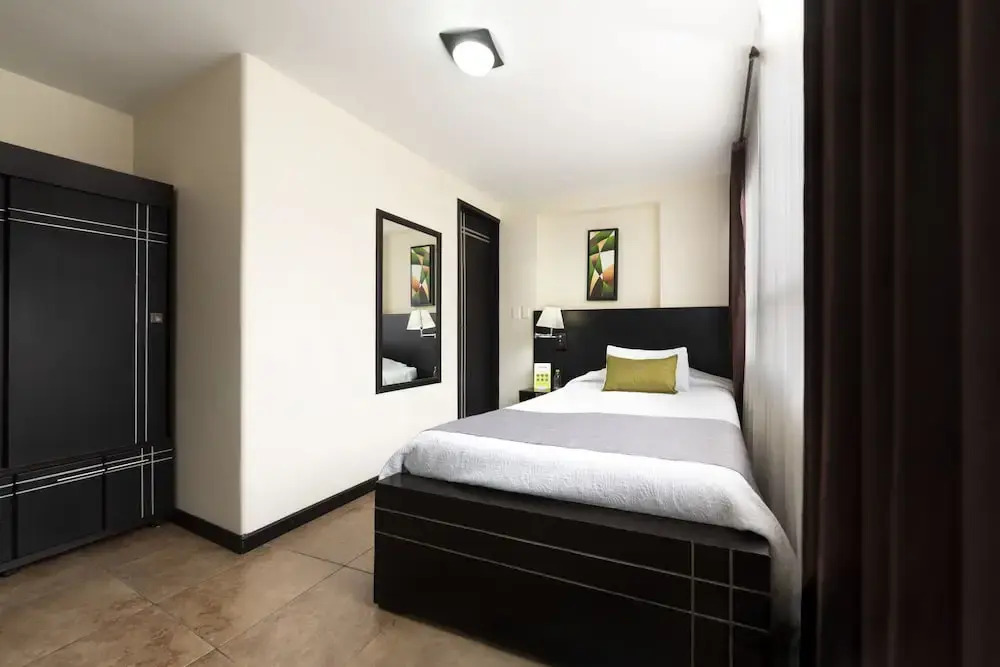 Hotel Alojate In
