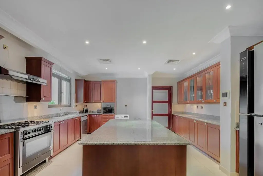 Maison Privee - Prvt Pool & Beach Access in Luxury Palm Jumeirah 6BR Villa