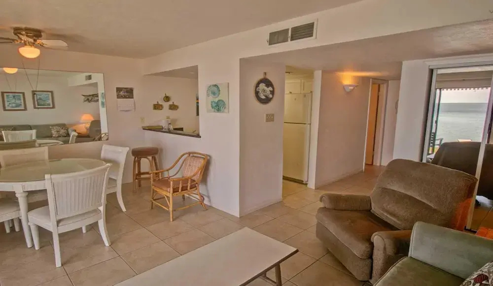 123 - 1 Br Condo