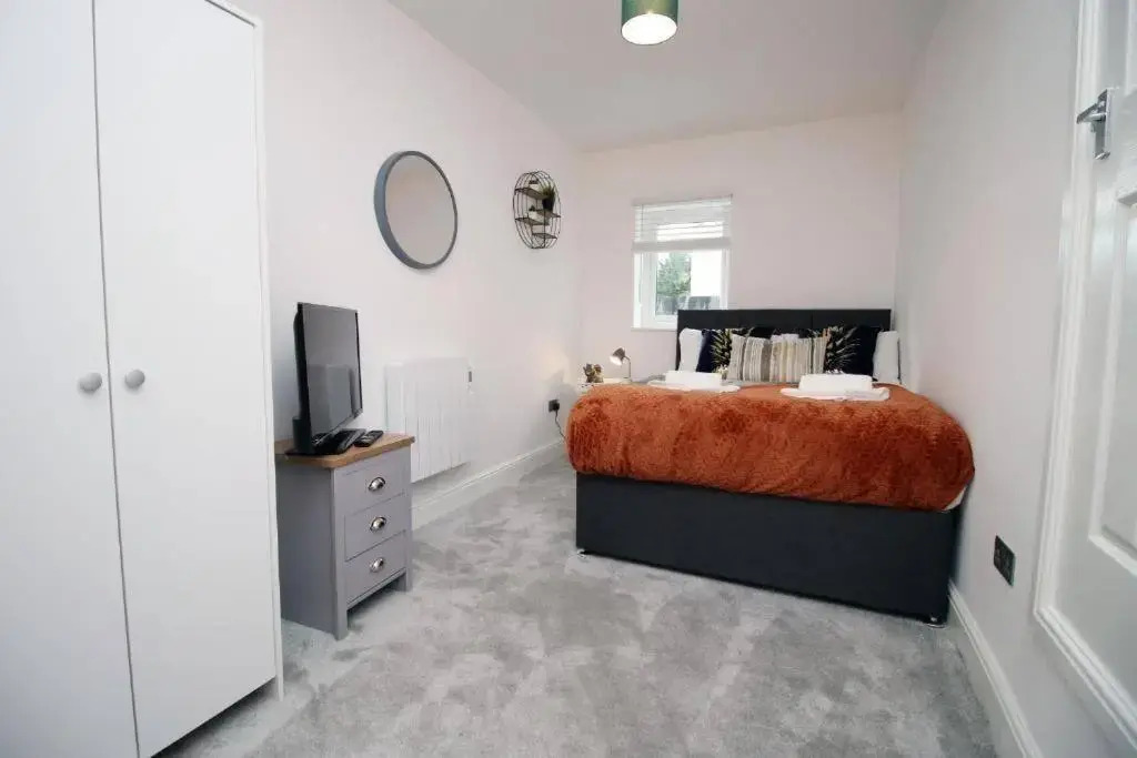 16 North Road Flat 2 by Mia Living Free Parking On Site