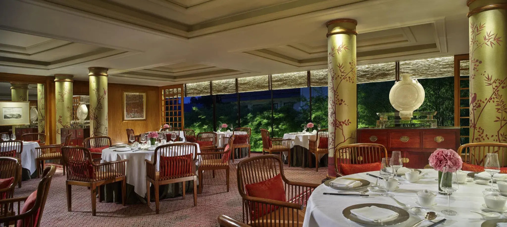 Отель Conrad Singapore Orchard