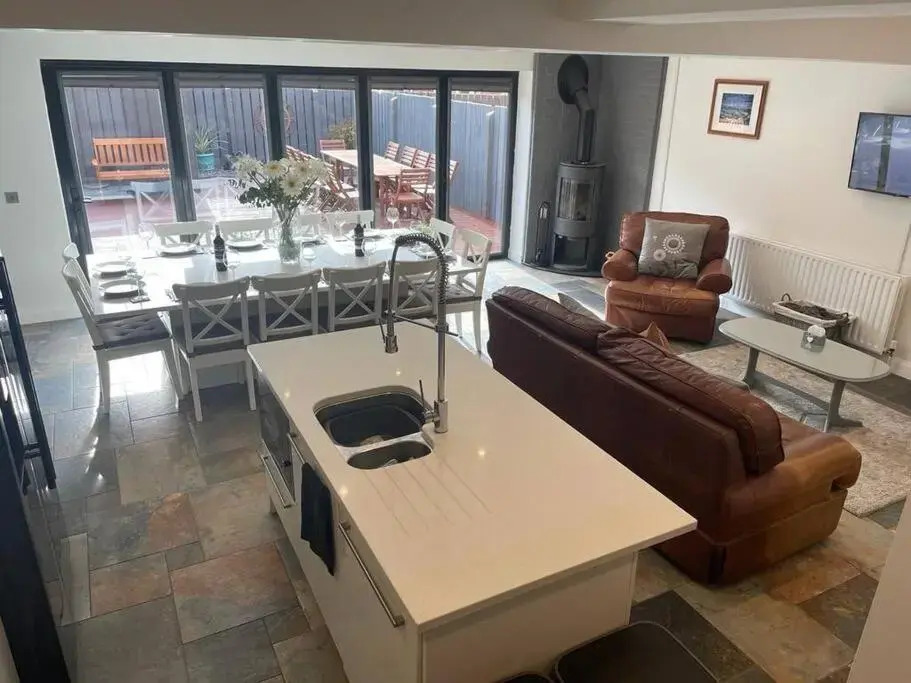 Luxury Portrush Holiday Homes - The Glynn, Portrush Sleeps 12 - 5 bedrooms