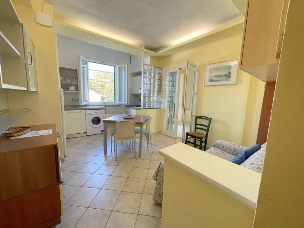 In villa on the sea, apartment on the 1°st floor,  with veranda and spacious sea view terrace. 5 bed-Villa Fiorella p. 1° monte