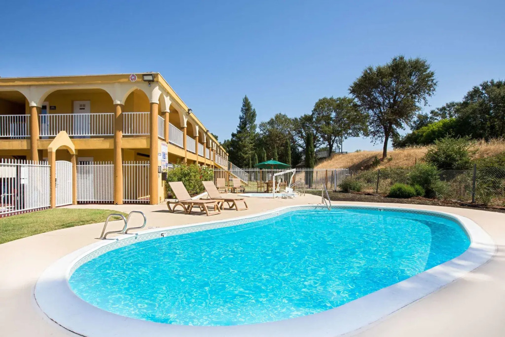 The Orchard Hotel Ukiah Wine Country Free Breakfast, Pool, & Hot Tub