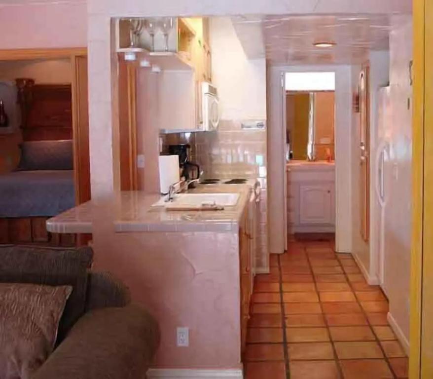 Coyote Inn - 21 and Over - A Town & Desert Boutique Hotel