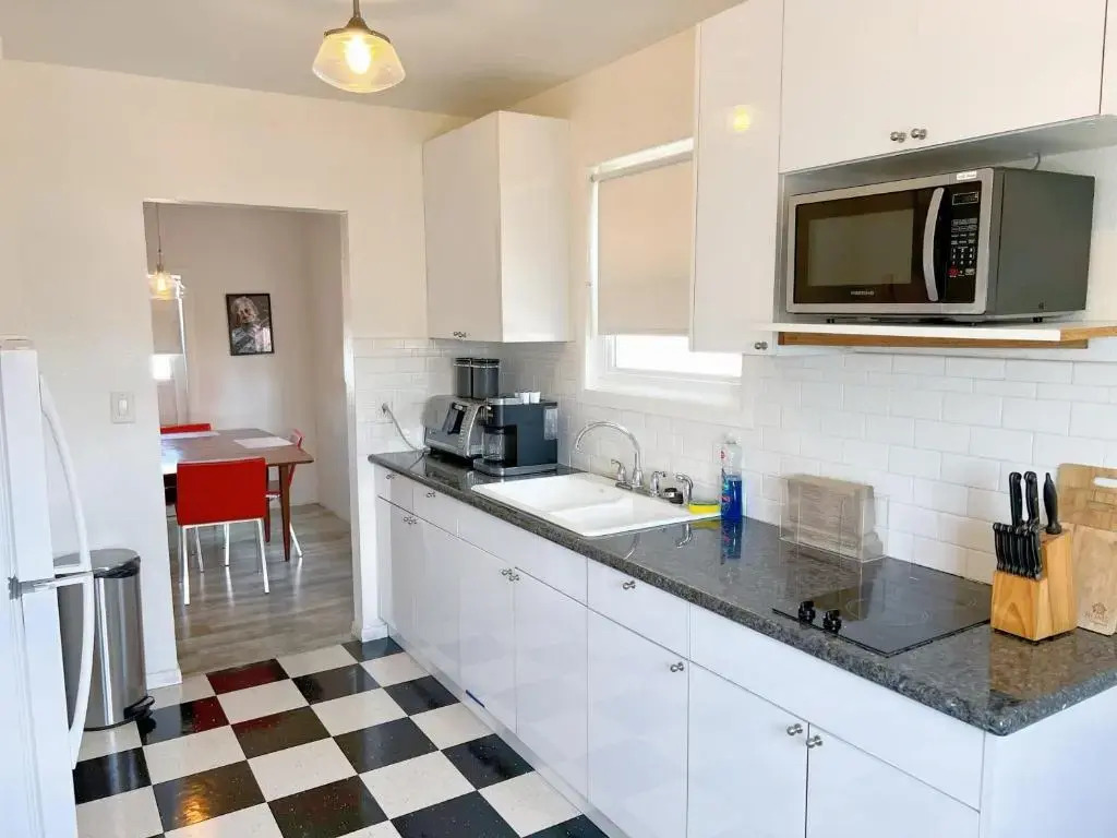 Newly remodeled 1 bed, 1 bath home near LAX, Forum