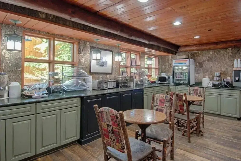 Old Creek Lodge