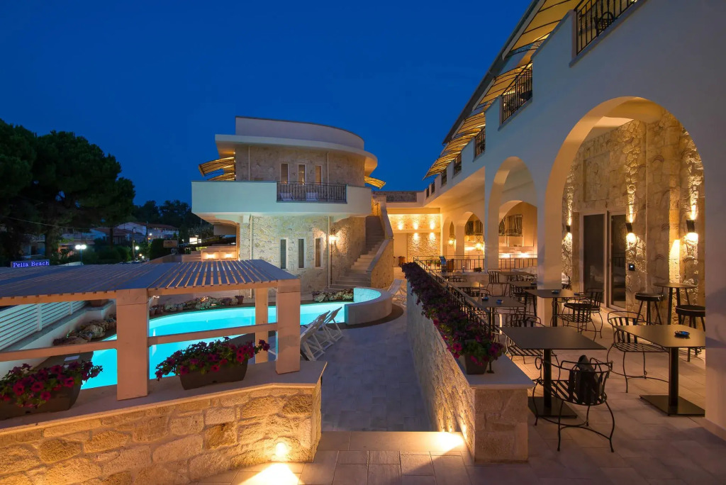 Neikos Luxury Suites