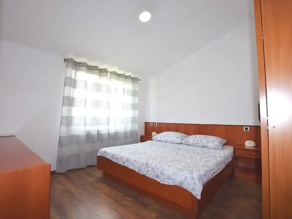 Apartment in Pula With Bbq, Parking, AC