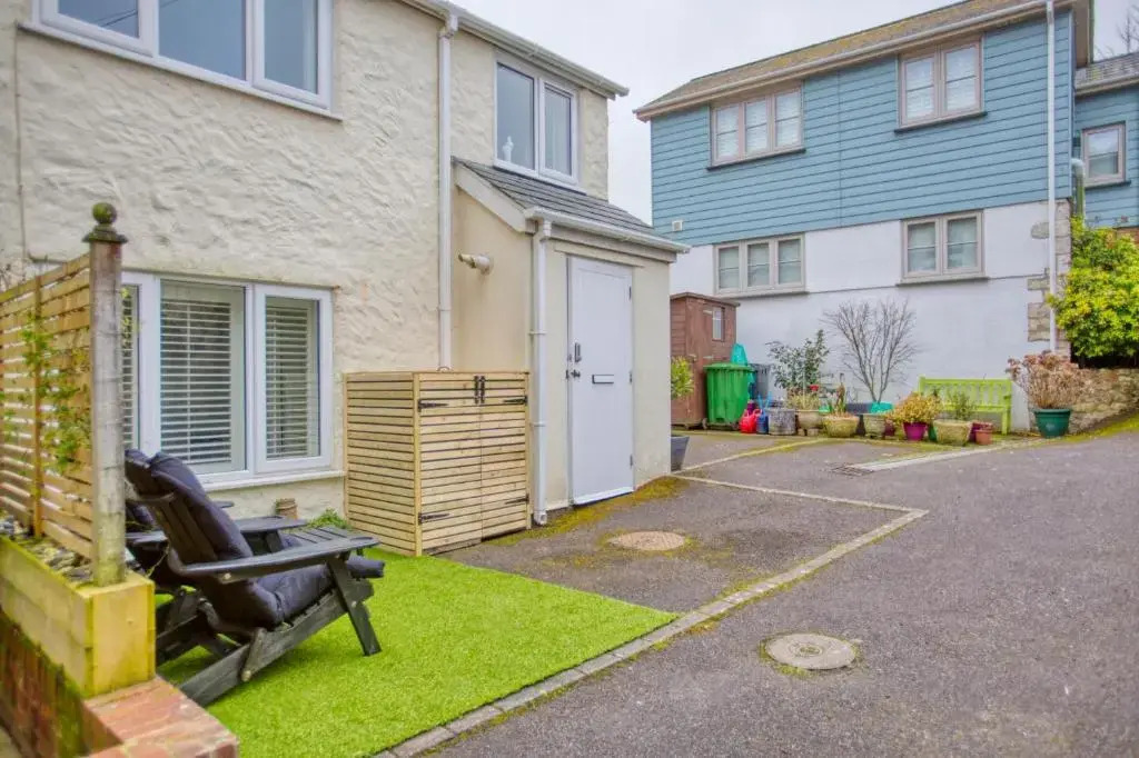 Fantastic 1BD Hideaway, 2 Minutes to the Sea