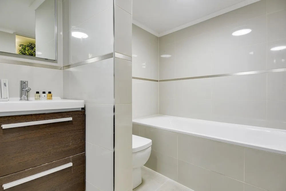 The Earl's Court Retreat - Modern & Central 2BDR with Garden