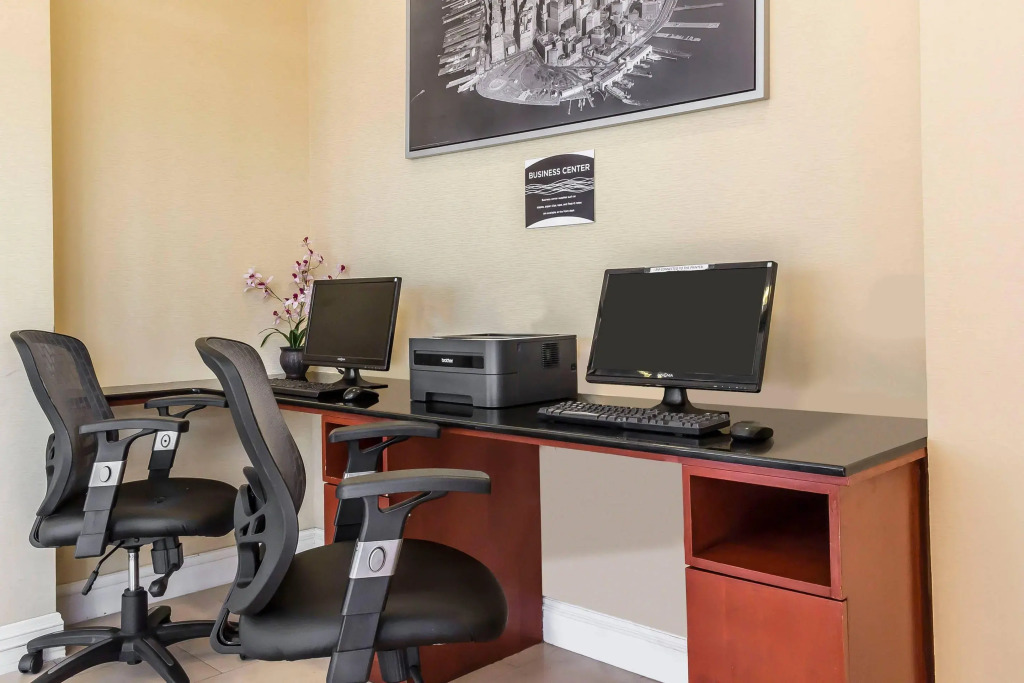 Comfort Inn & Suites LaGuardia Airport