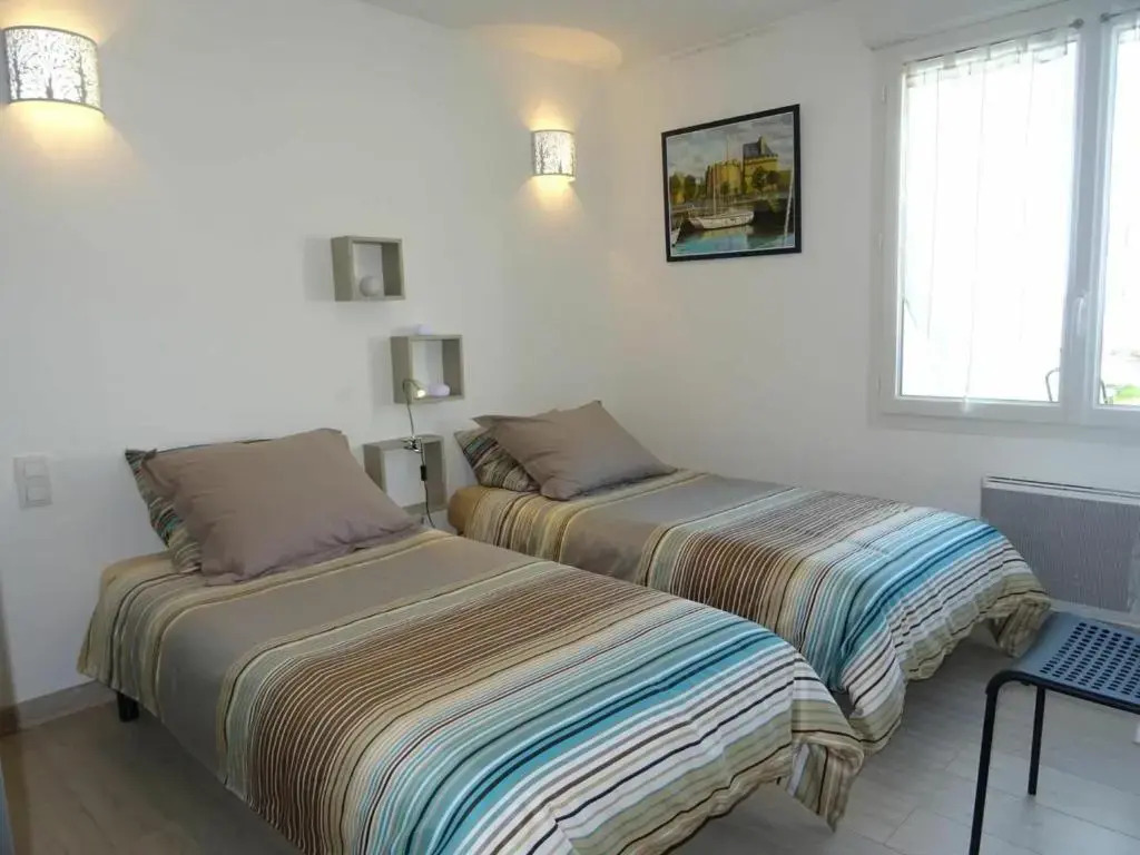Maison rénovée avec jardin privatif, proche des Sables dOlonne, parking et Wifi inclus - FR-1-426-226