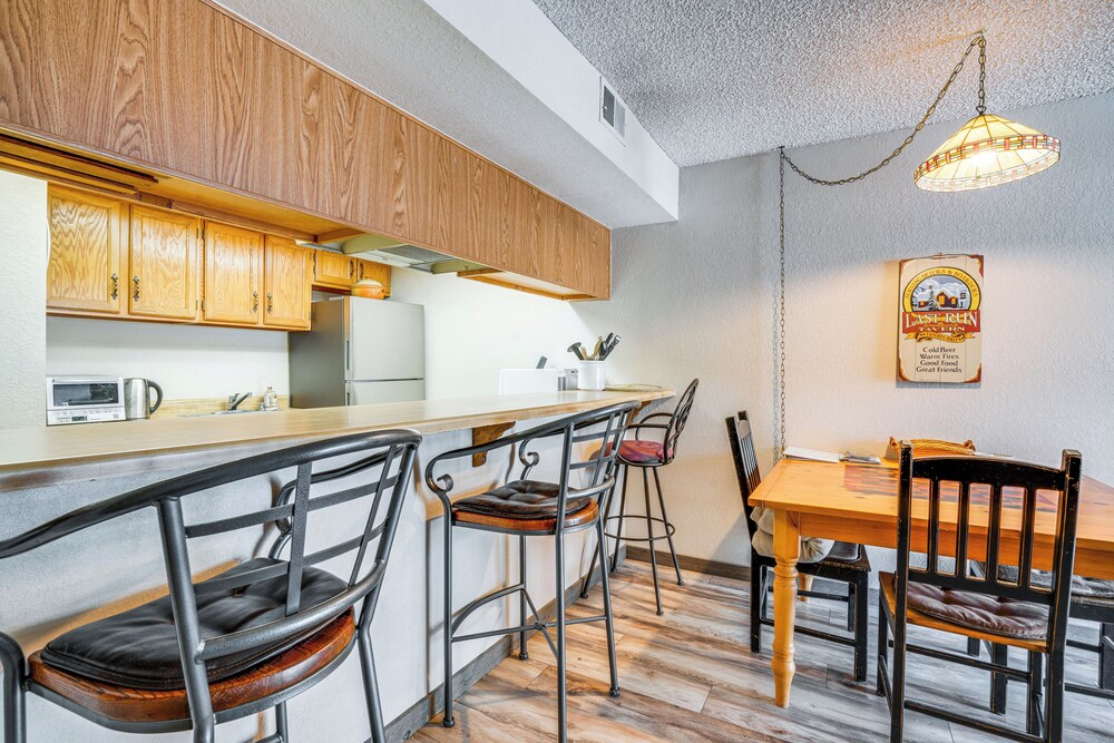 Steps to Main Street: Mtn-view Frisco Condo