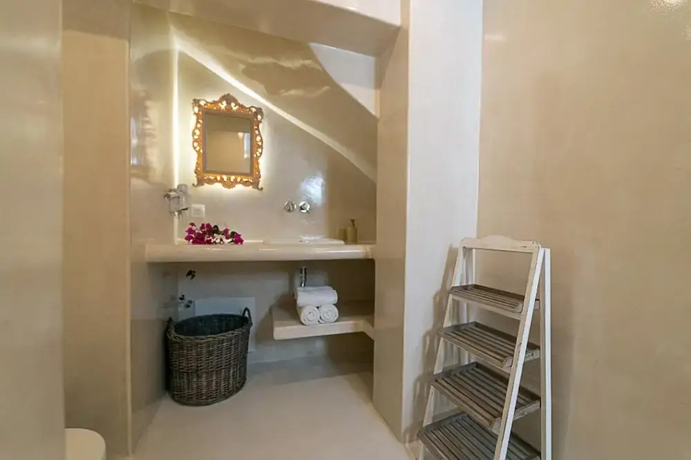 Akrotiri Cycladic Suites