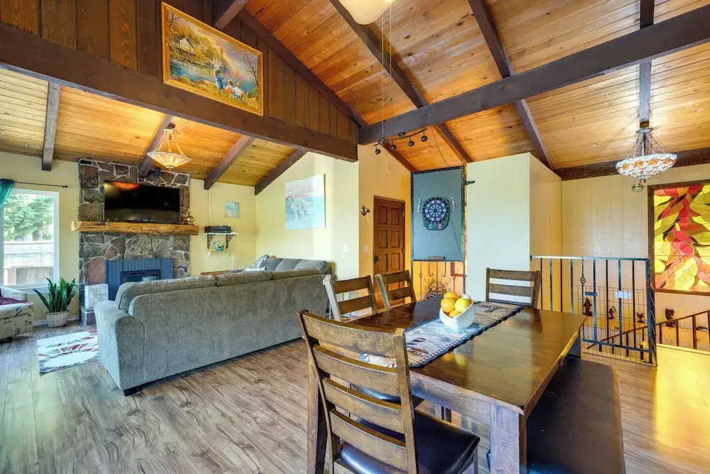 < 1 Mi to Port of Alsea: Inviting Gem w/ Hot Tub