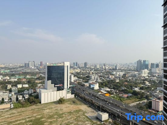Bangkok MRT Apartment | Entire Unit | Easy Transport