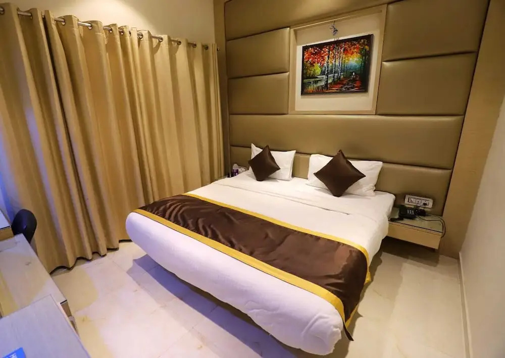 Hotel Skylark