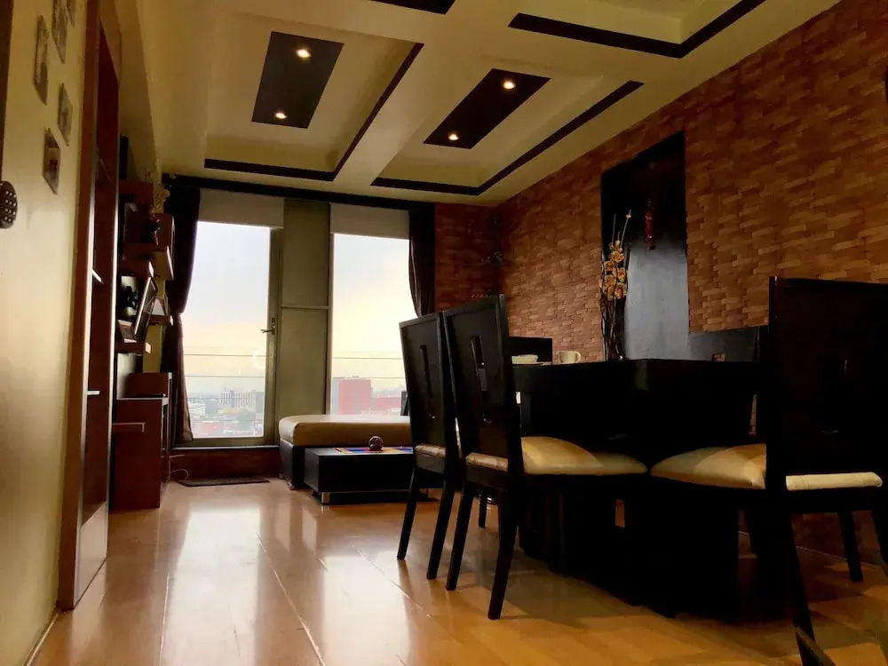 Apartment Downtown with Balcony 12 C