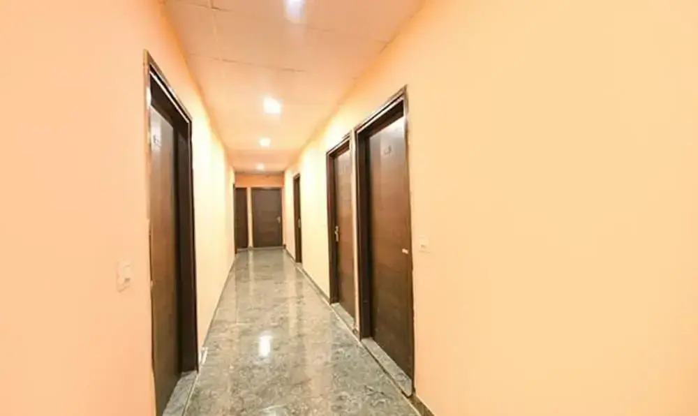 FabHotel Royal Discovery