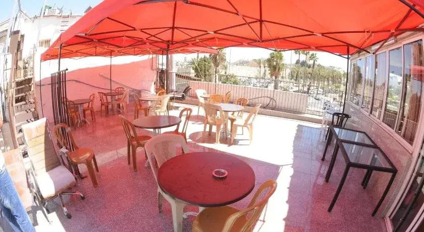 New Palm Hotel & Hostel