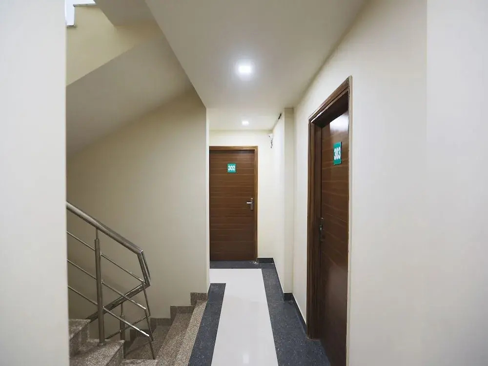 OYO 8526 SD Royal Inn