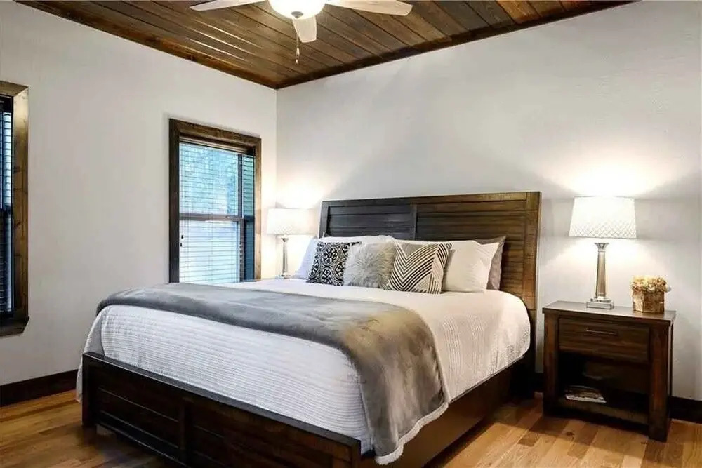 Bigfoot's Bend 4 Bedroom Cabin by Redawning