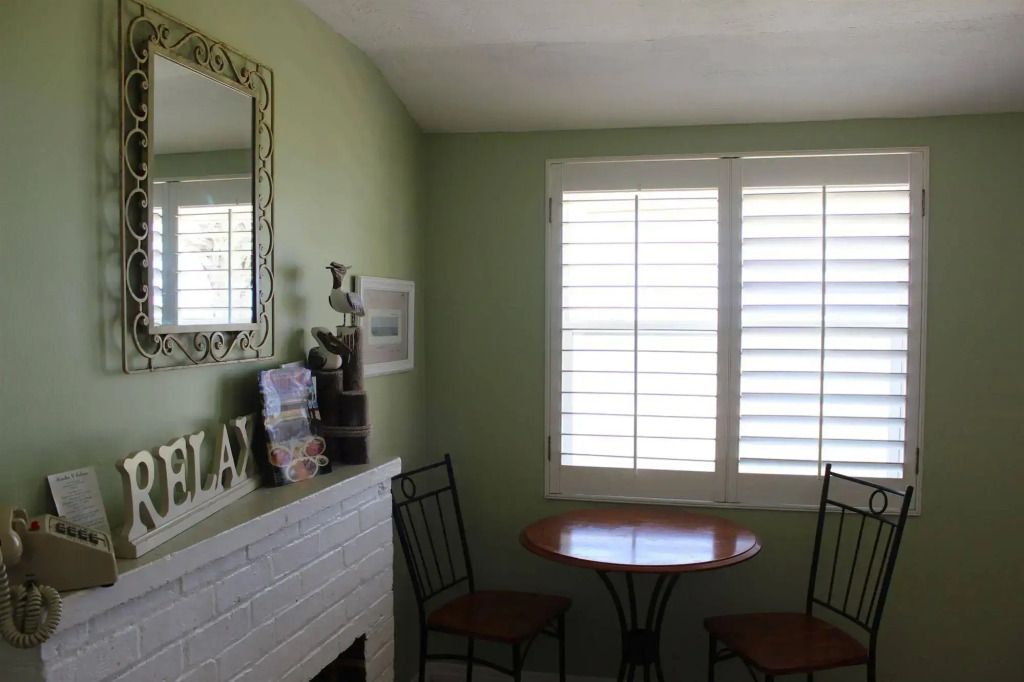 Shoreline Suites & Cabana Cottages - Beachfront