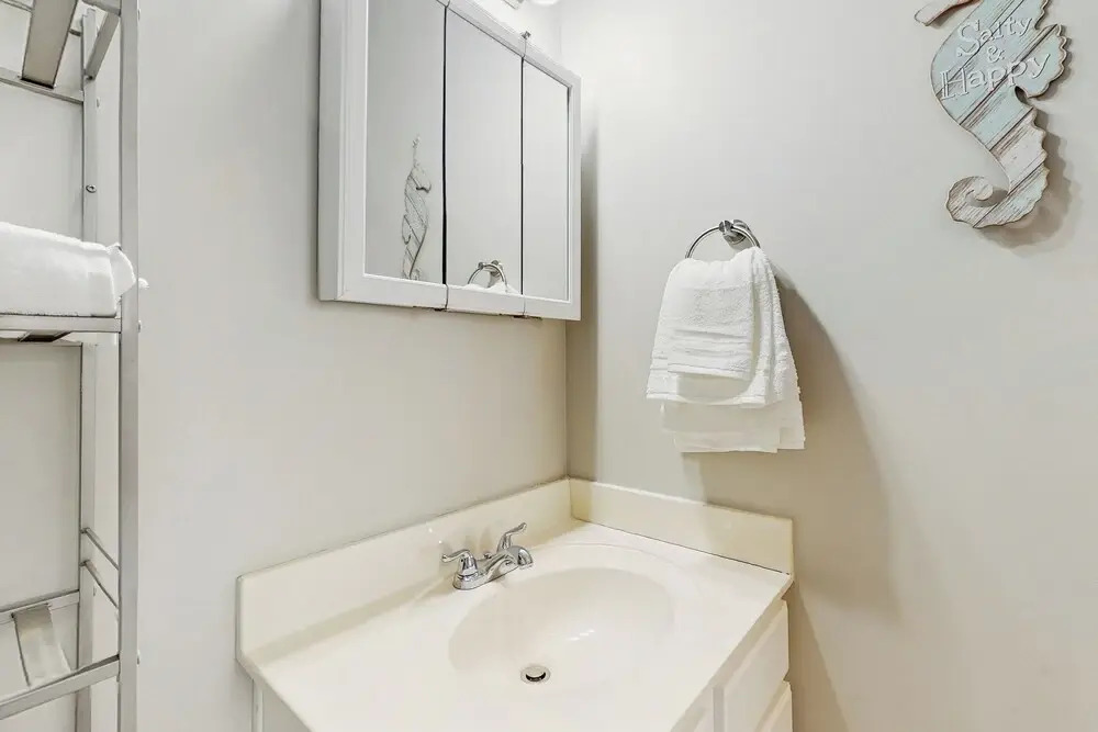 Pool & Tennis! Updated Barefoot Resort Condo