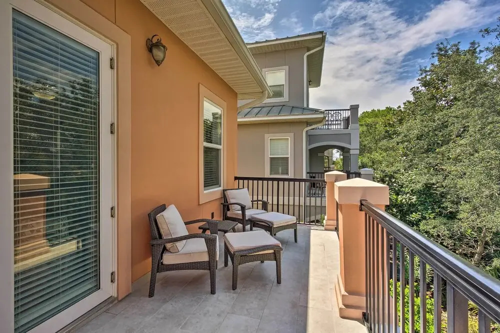 Bright & Modern Townhome: Steps to Miramar Beach!