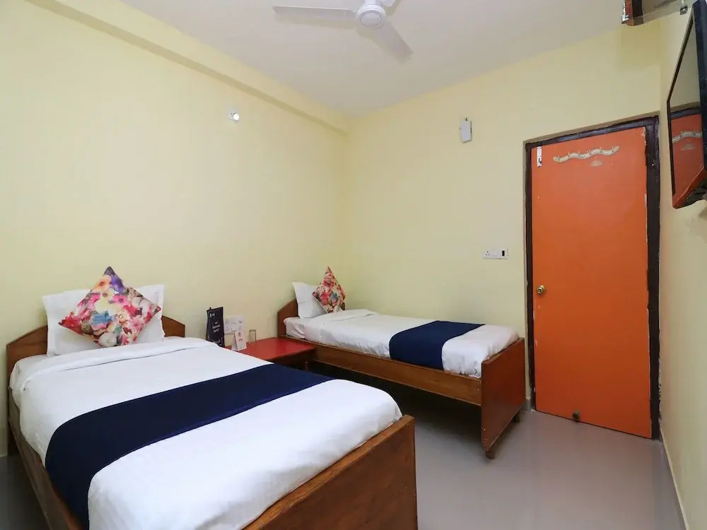 OYO 16111 G S Rest House