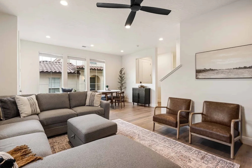 Red Rock Adventures 4 Bedroom Townhouse