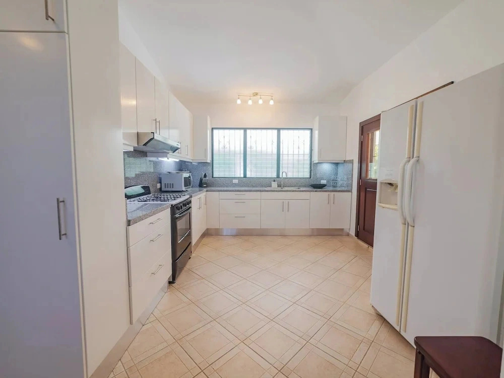 Cozy 7BR Villa BIG Pool Close to Beach