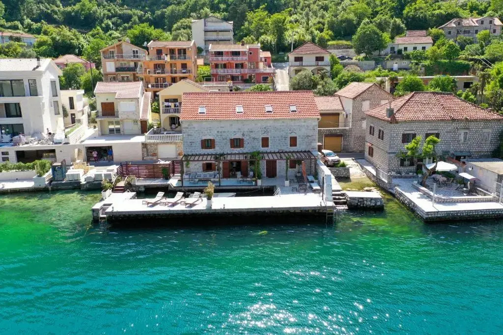 SEASIDE HOUSE KOTOR