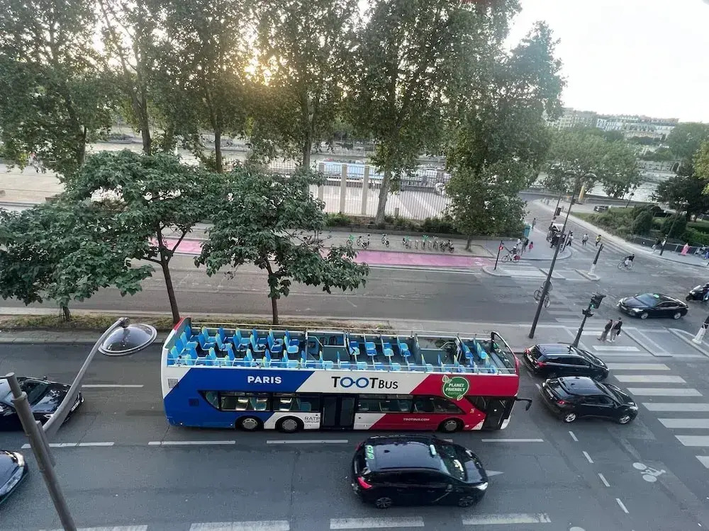 Eiffel Edge Escape (30 mètres de la Tour Eiffel)