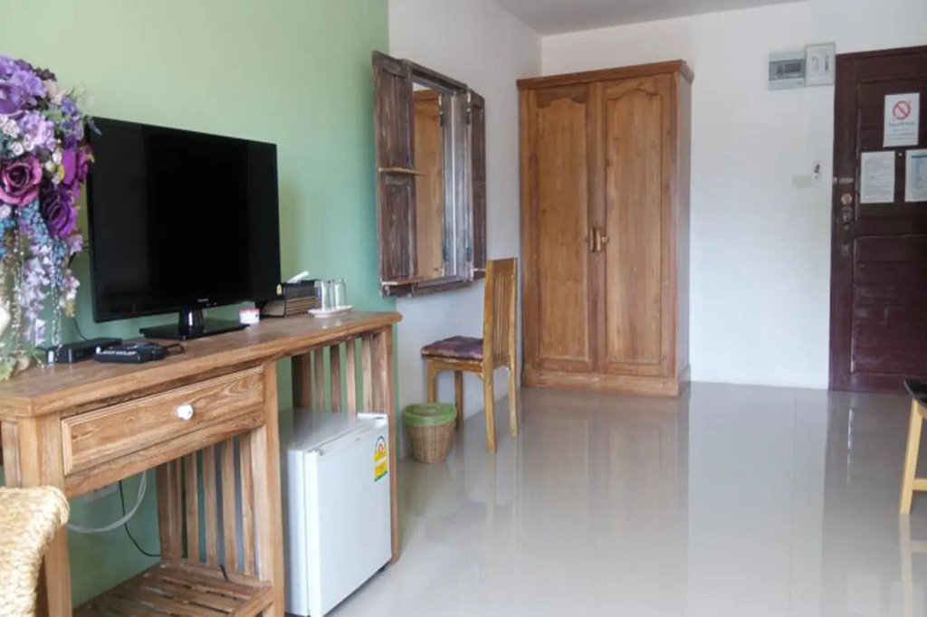 Yellow Tique Hotel