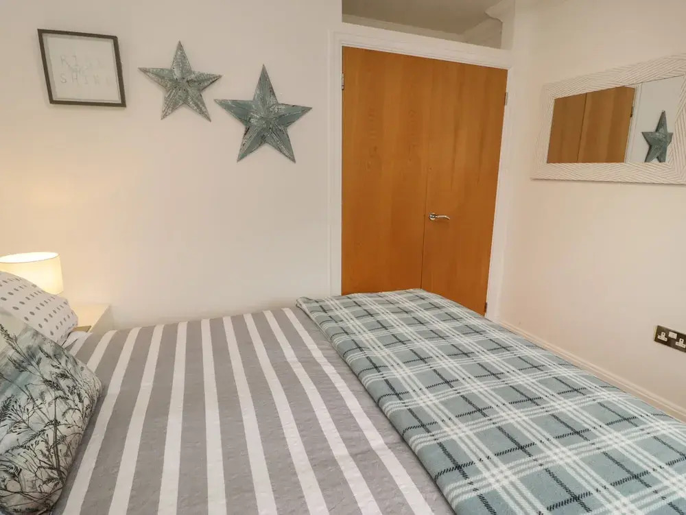 Apartment 6