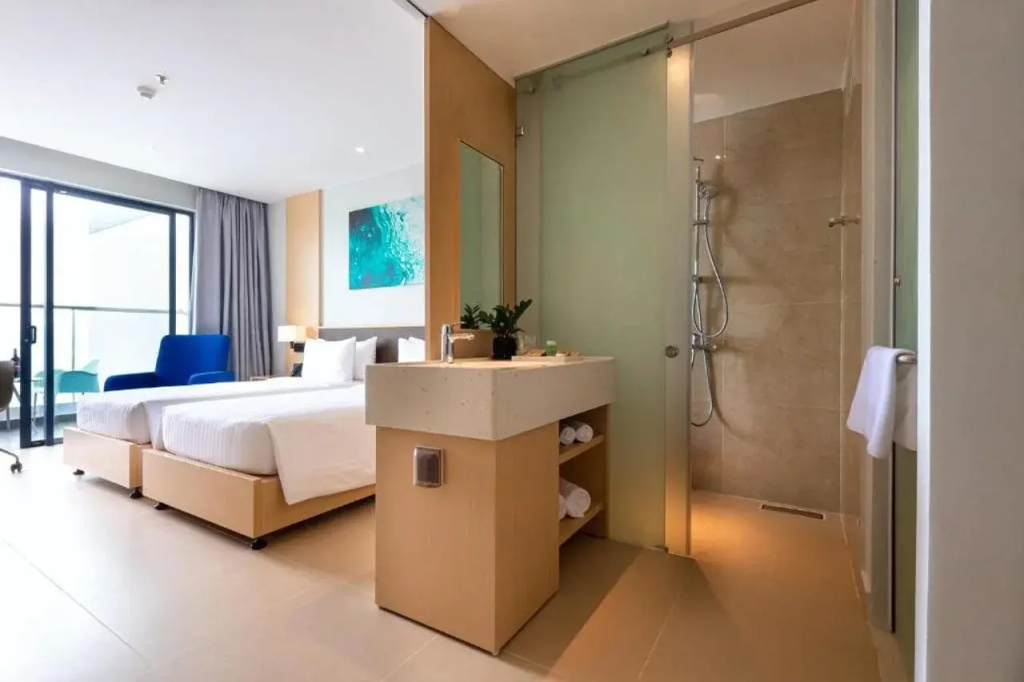 Курортный отель The Empyrean Cam Ranh Beach Resort