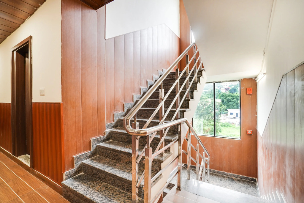 OYO Flagship 111 Canal Road
