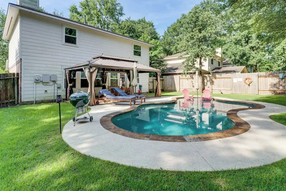 6 Mi to Northshore Park: Family Home w/ Pool!