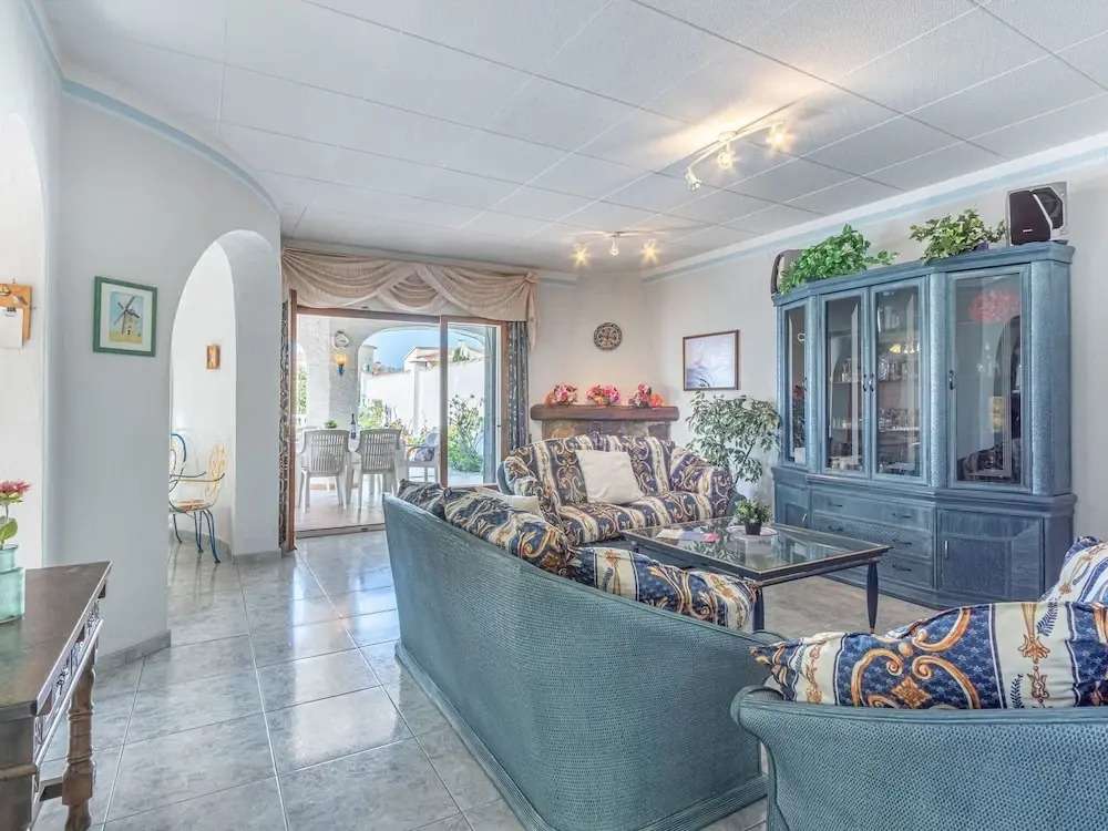 holiday house in Empuriabrava with private pool and mooring