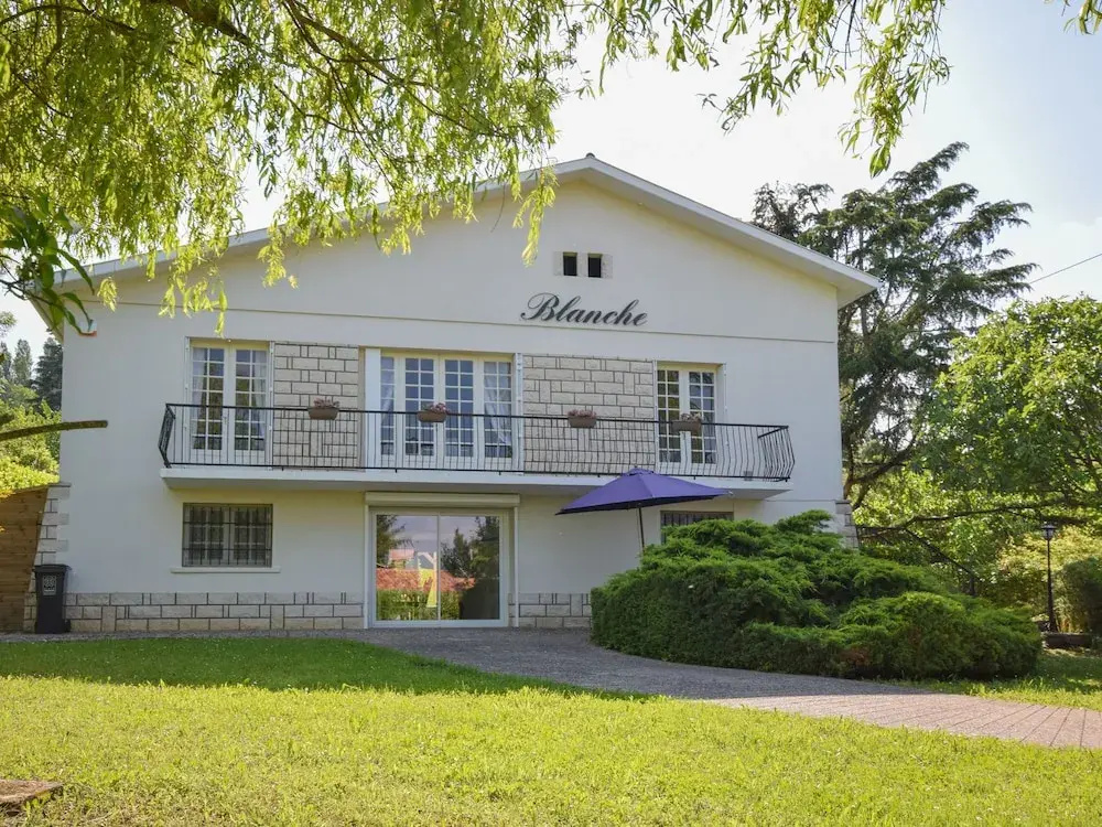Beautiful Family Villa With Private Pool in Quiet Area of Villeneuve-sur Lot